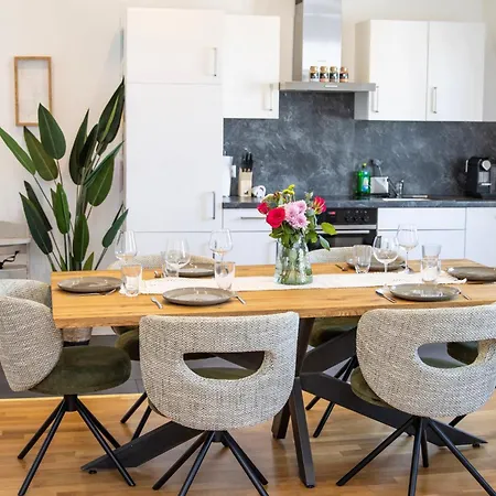 Moderne Altbauwohnung Im Herzen Von Kostenloser Parkplatz * ראסטאט